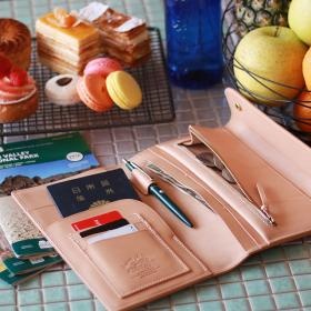 旅をテーマにした様々な商品がブランドのイメージ作りとなってい