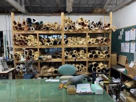 様々なナチュラルレザーを使ってモノづくりします。