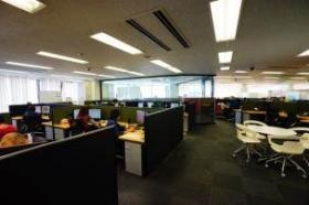 広々としたお仕事スペース。ひとりひとりの席も広めでゆったり。