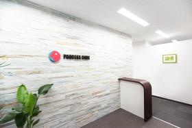 事務所エントランス。事務所内ではスリッパに履き替えます。