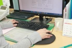 ビジネスマナー、ＰＣスキル、業務に関する法律知識の学習あり