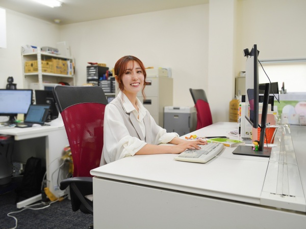 未経験からでもオフィスワークデビューが可能◎先輩社員が研修を通してしっかりと業務を教えていきます♪