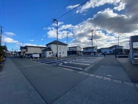 駐車場 １６台＋障害者スペース１台＋屋根付き駐輪場を完備