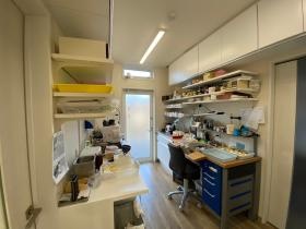 技工室 院内技工士２名が様々な院内技工に対応します。