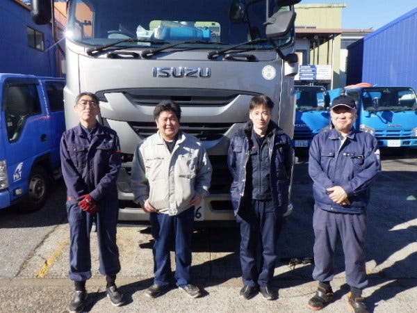 チームで仕事を進めていくため、社員同士のコミュニケーションも活発です。元気な挨拶、明るい返事ができる方であれば活躍できます！