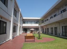 中庭での散歩もできます。