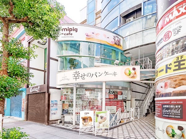 店舗はBIGSTEP目の前のビルです。心斎橋駅の改札を出て徒歩5分ほどに位置します。