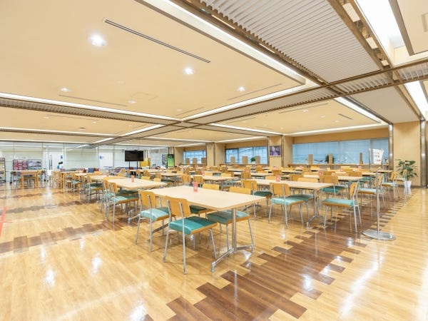 社員食堂です！社員なら誰でも利用可能です！