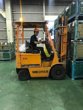 フォ－クリフトで運搬