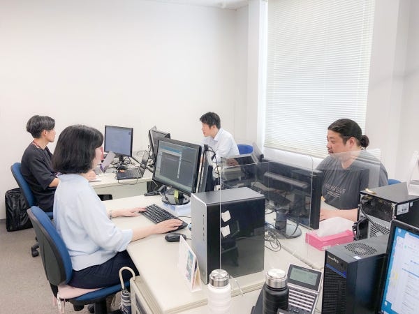 わからないこともすぐに先輩に聞ける環境です
