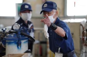 押出成形で指差呼称