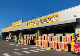 通学時に児童がかぶる「黄色い帽子」が社名の由来です。