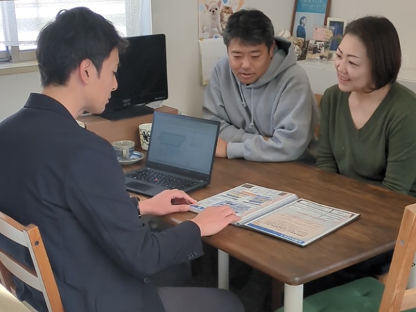 クリーンエネルギーのストック型反響営業・製品販売会社で管理職候補（自家用車お持ちの方は優遇）