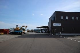 事務所や駐車場です。