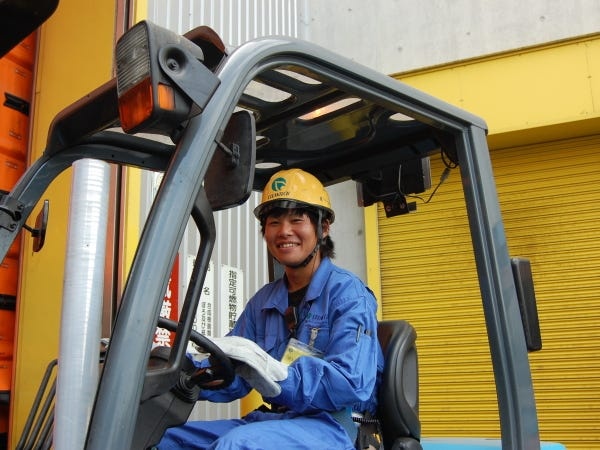 私も、入社当初は分からない事だらけでしたが、何でも先輩が教えてくれました！