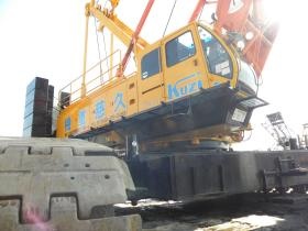 ２００ｔクローラクレーン