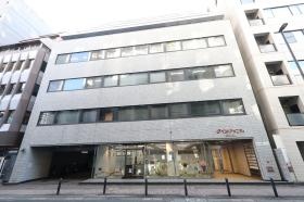 地下鉄天神駅から徒歩５分圏内でイオン裏で便利な立地です