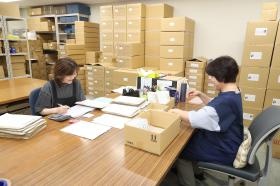 社内の商品出荷はお客様へ直接、社内で責任をもって行っています