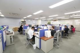 自社のコールセンターにて専門のオペレーターが対応しています