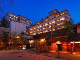 山下家外観（夜）