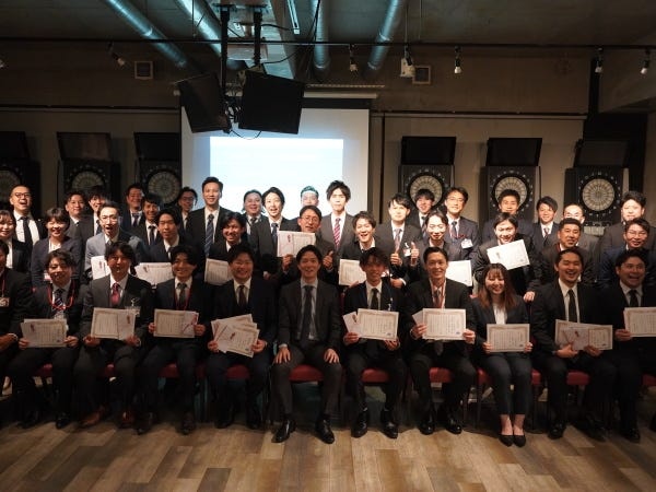 毎年２回、全社総会を実施しています。受賞、表彰式など一番盛り上がります！