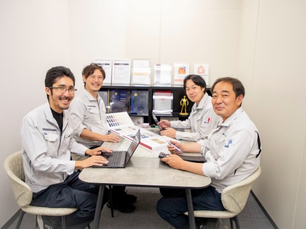 メンバー同士距離が近く、気軽に相談をしやすい環境です。