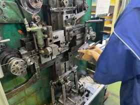 金型のセットアップ―セッターの仕事です。