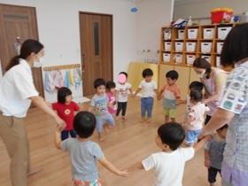 輪になって遊びましょ