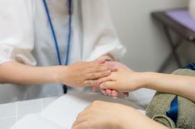 ２カ月に１回ネイリストさんに来てもらい職員のハンドケア