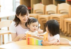 グループ会社の保育園があり、子どもを預けて働けます。