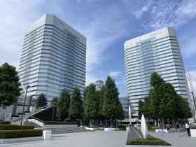 会社が入る「幕張テクノガーデン」の外観です。