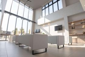 陽だまりに包まれる、癒しと開放感あふれる待合ロビー