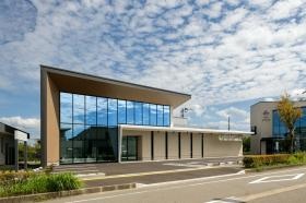 洗練されたホテルのような佇まいが目を引く内科クリニック