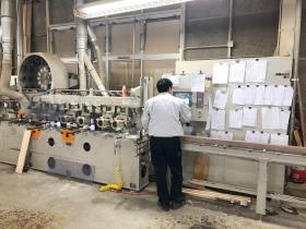 タッチパネル式の加工機です