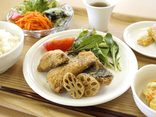 昼食は本社オーガニックカフェでいただけます。