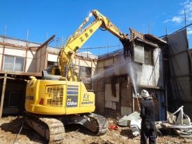 木造建屋解体工事中