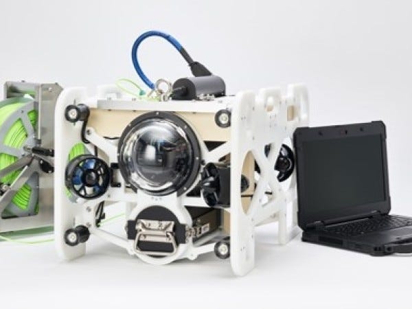 弊社主力商品の水中ドローン「DiveUnit300」です！