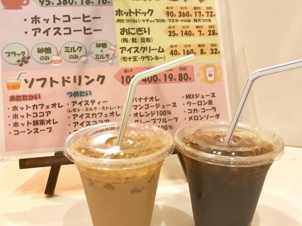注文をうけてドリンクを用意しお客様の席へお渡しに行きます！