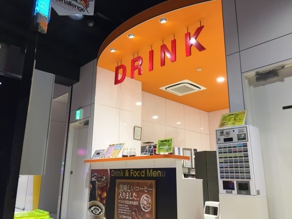 こちらでドリンクや軽食を用意します。