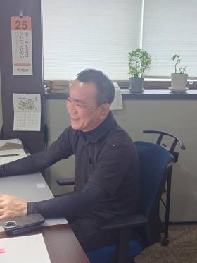 社長の松永です。みんなで和気あいあいと仕事をしています。