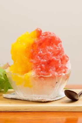 本物の果物で作った手作りシロップかき氷（二色がけバージョン）