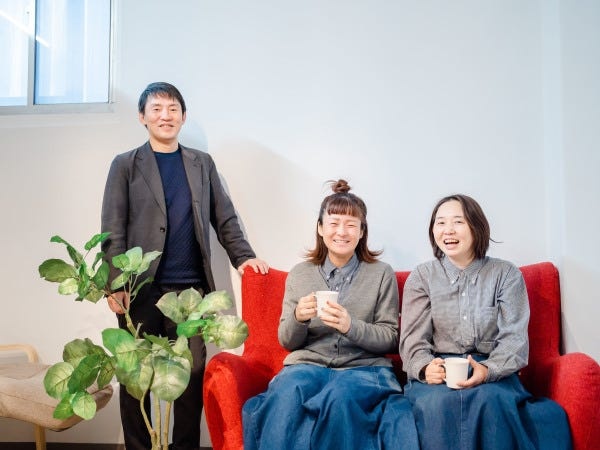 休憩スペースも充実！ウォーターサーバーやコーヒーなどを完備しています。