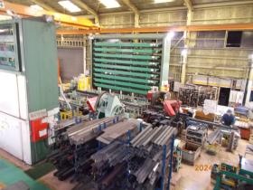 一宮工場 プレス作業場 ノコ切断機