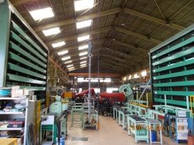 一宮工場 プレス作業場