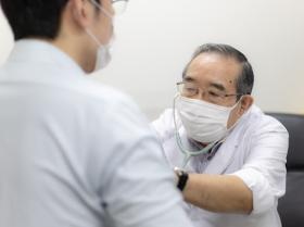 健診の診察中です