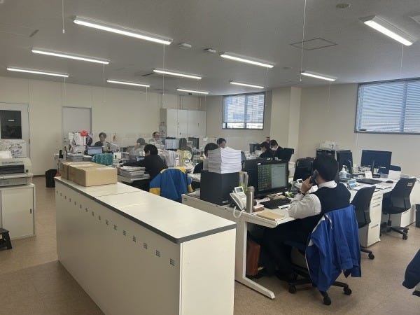 人事スタッフ・販売・営業（本社勤務・フレックスタイム制を活用した勤務が可能です）