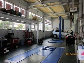 整備工場内観