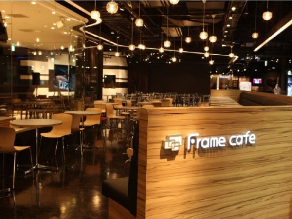 屋内型テーマパークのジョイポリスの中にあるお店！人気アニメ、マンガとのコラボイベントを定期的に開催！好きなアニメとコラボすることもあるかも♪