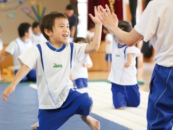 子どもたちに寄り添い、成長を支え続けて52年目を迎えました。子どもたちが「楽しい！」と感じてもらえるような運動指導をこころがけています。