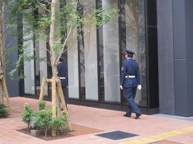 施設常駐警備の巡回時の様子です。